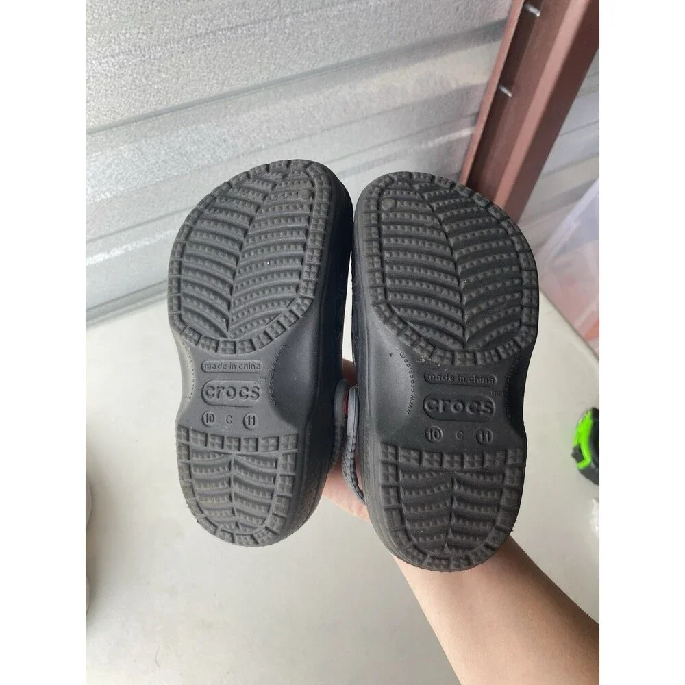 ASICS, Crocs this pre